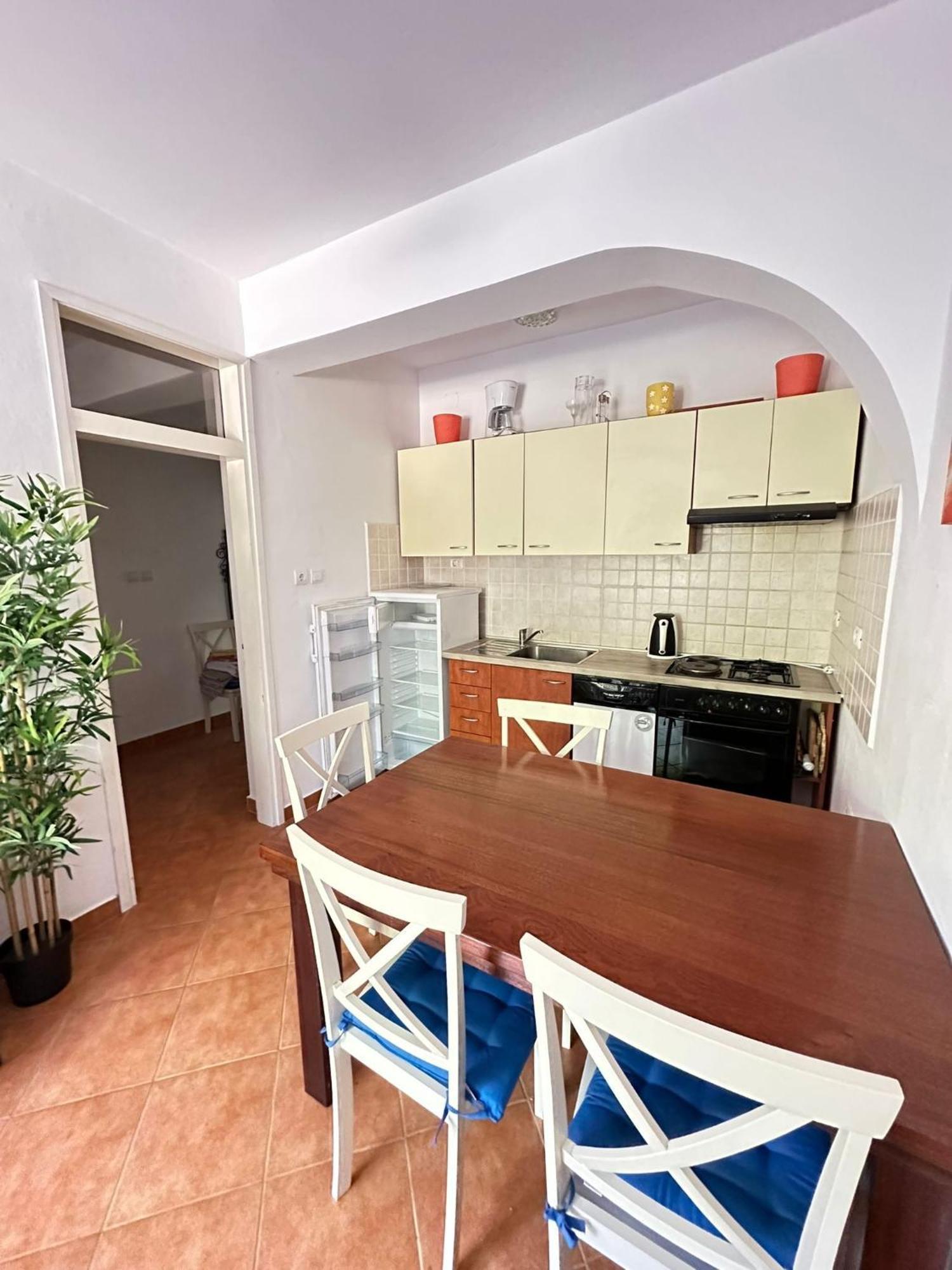 Apartments With A Parking Space Мали-Лошинь Номер фото